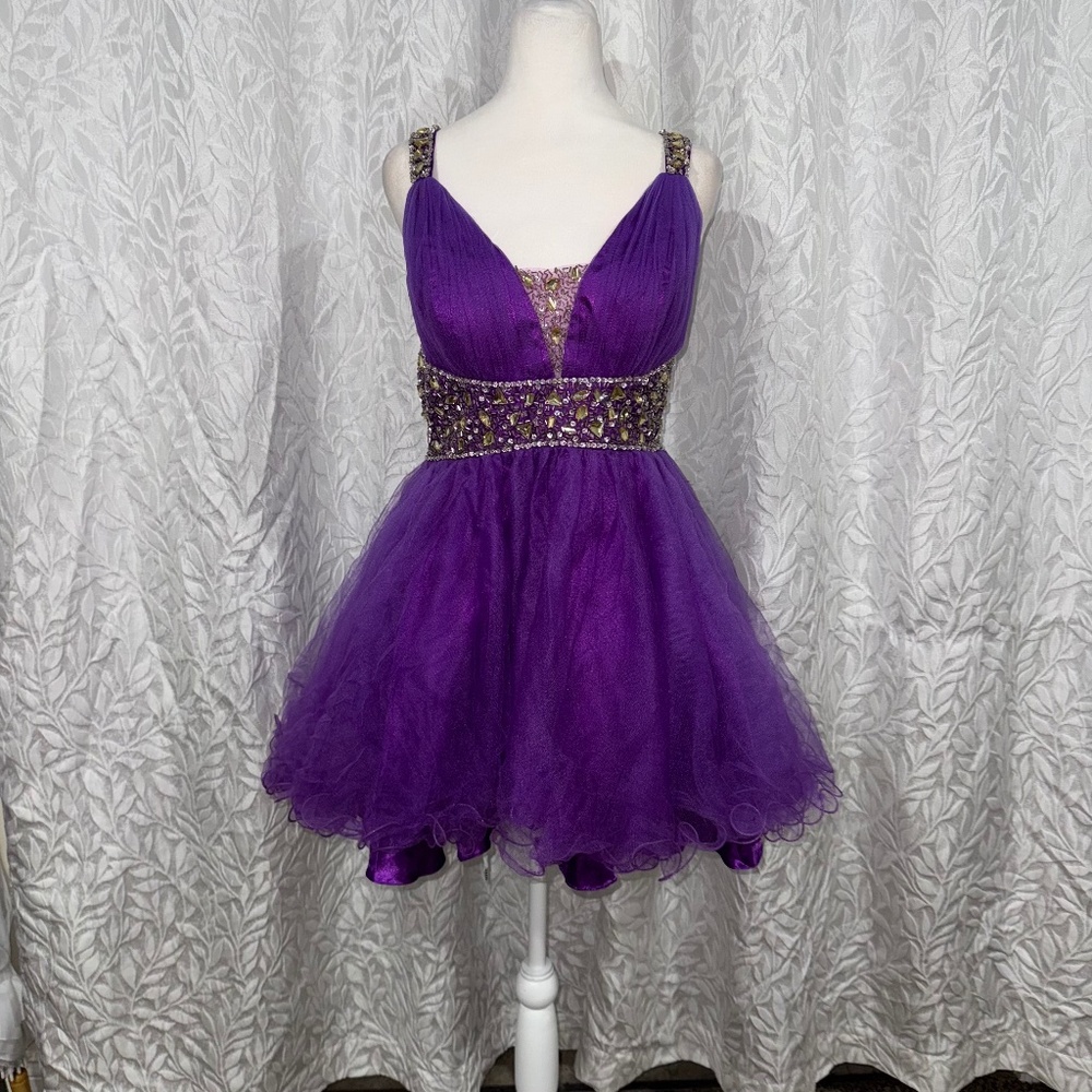 STAR BOX fit to flair open back purple size large yellow and silver HOCO dress